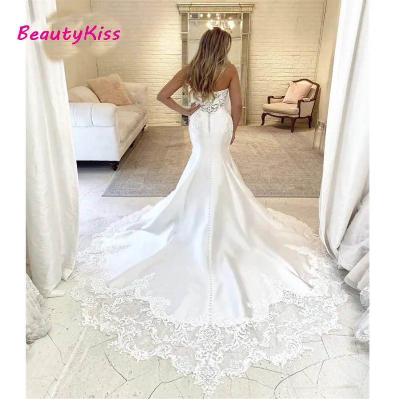 Sexy Satin Wedding Dresses Mermaid Strapless V-Neck Lace Appliques Beaded Vintage Bride Gowns Long Formal Bride Dress Plus Size