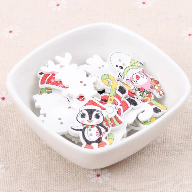 20PCs Christmas Wooden Buttons Cute Santa Claus Shape Decorative Sewing Buttons 2 Holes Scrapbooking Crafts DIY 20-35mm