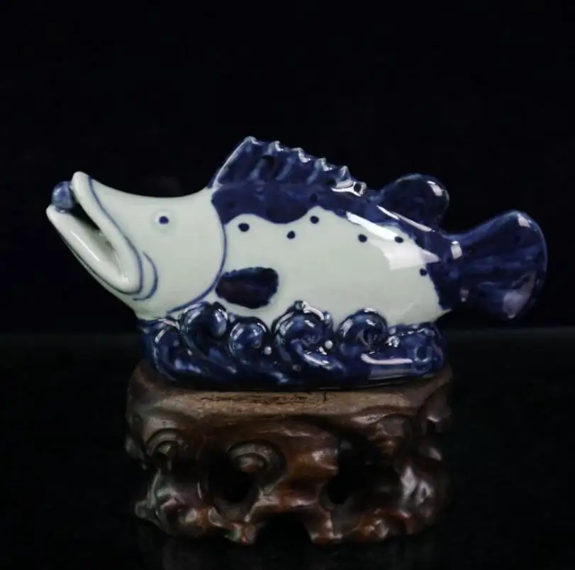 China Blue and white ceramic fish crafts statue