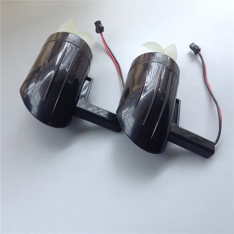 The nesting boat has a brush 390 motor power positive and negative 3 blade propeller 7.4V underwater propeller