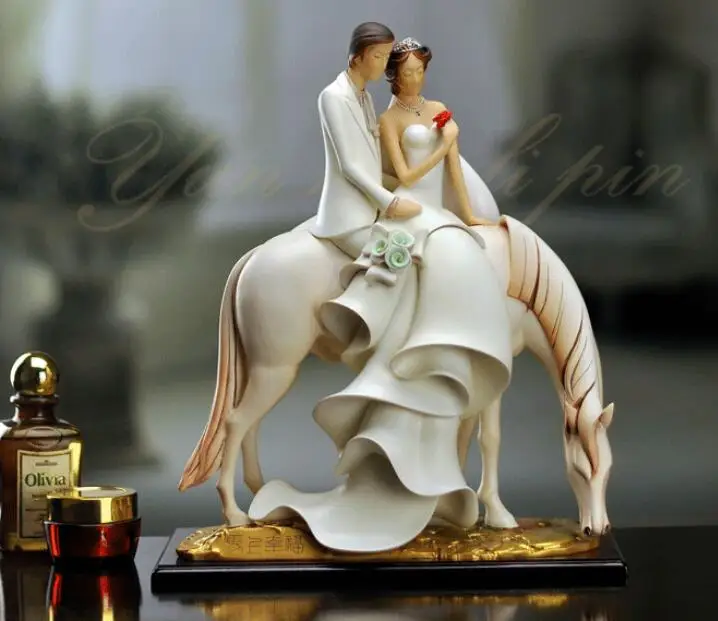 Large character Newly married home decoration immediately Happy right now happy Wedding gift horse statues Home Furnishing