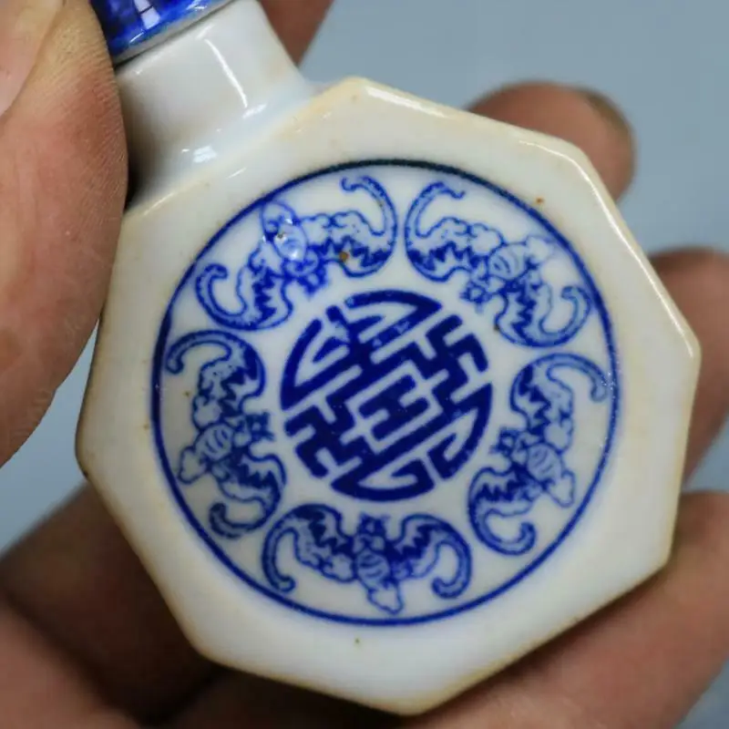 Chinese Blue and White Porcelain Longevity Pattern Snuff Bottle Retro Small Ornaments