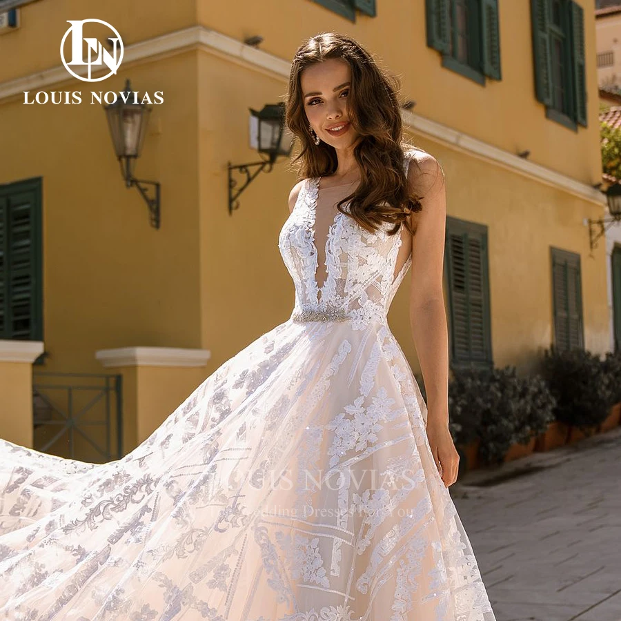 LOUIS NOVIAS Sexy A-Line Wedding Dress 2022 Embroidery Lace Appliques Sexy Deep V-neck Backless Sleeveless Princess Bridal Gown