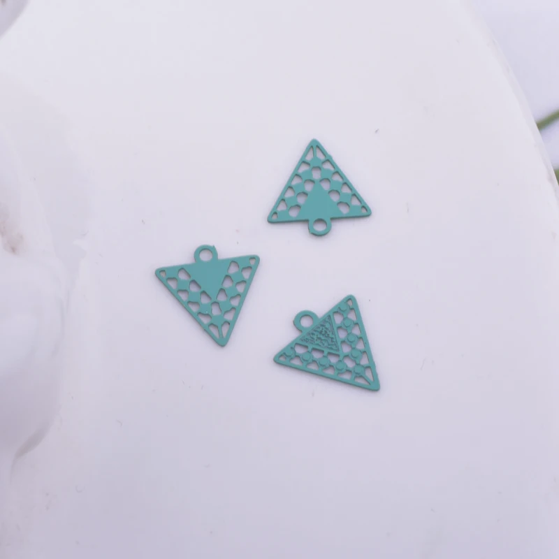 100 Stück AC11639 10*12mm Filigrane Mini-Dreieck-Anhänger aus Metall-Messing, Dünne Geometrische Anhänger für DIY-Schmuck- und Ohrringherstellung – Detail 4