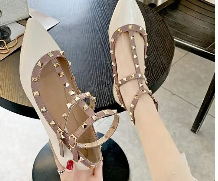 Classic Women Flats black Rivets Dress Shoes Patent Leather Ankle Strap Rivet Sandals Black Ladies Fashion Designer Shoes