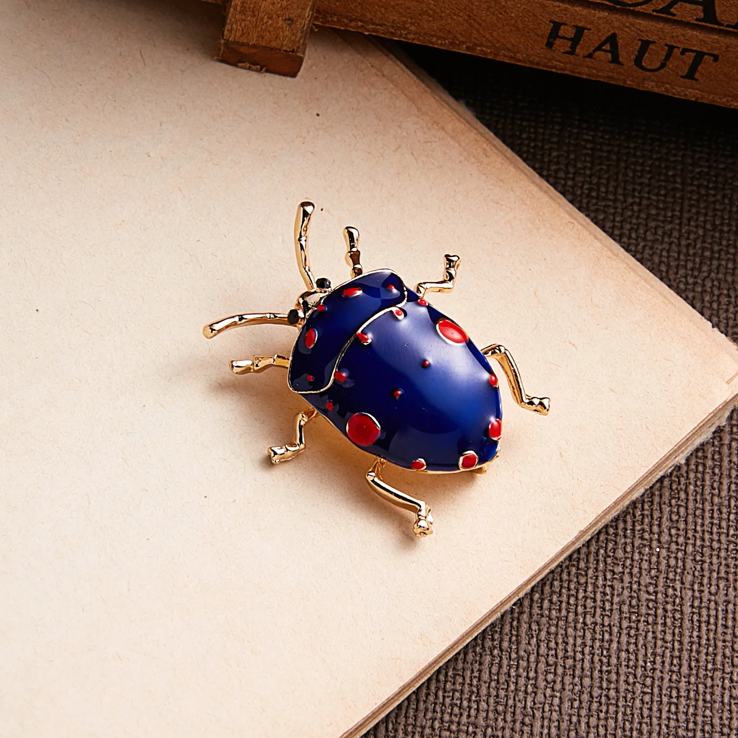 2 Colors Available Painting Oil Beetle Brooches Vintage Fashion Beetle Pins Enamel Green Blue Animal Insects Brooch Gift Jewelry