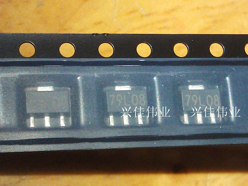 الأصلي 20 قطعة/79L08 CJ79L08 SOT89 8V