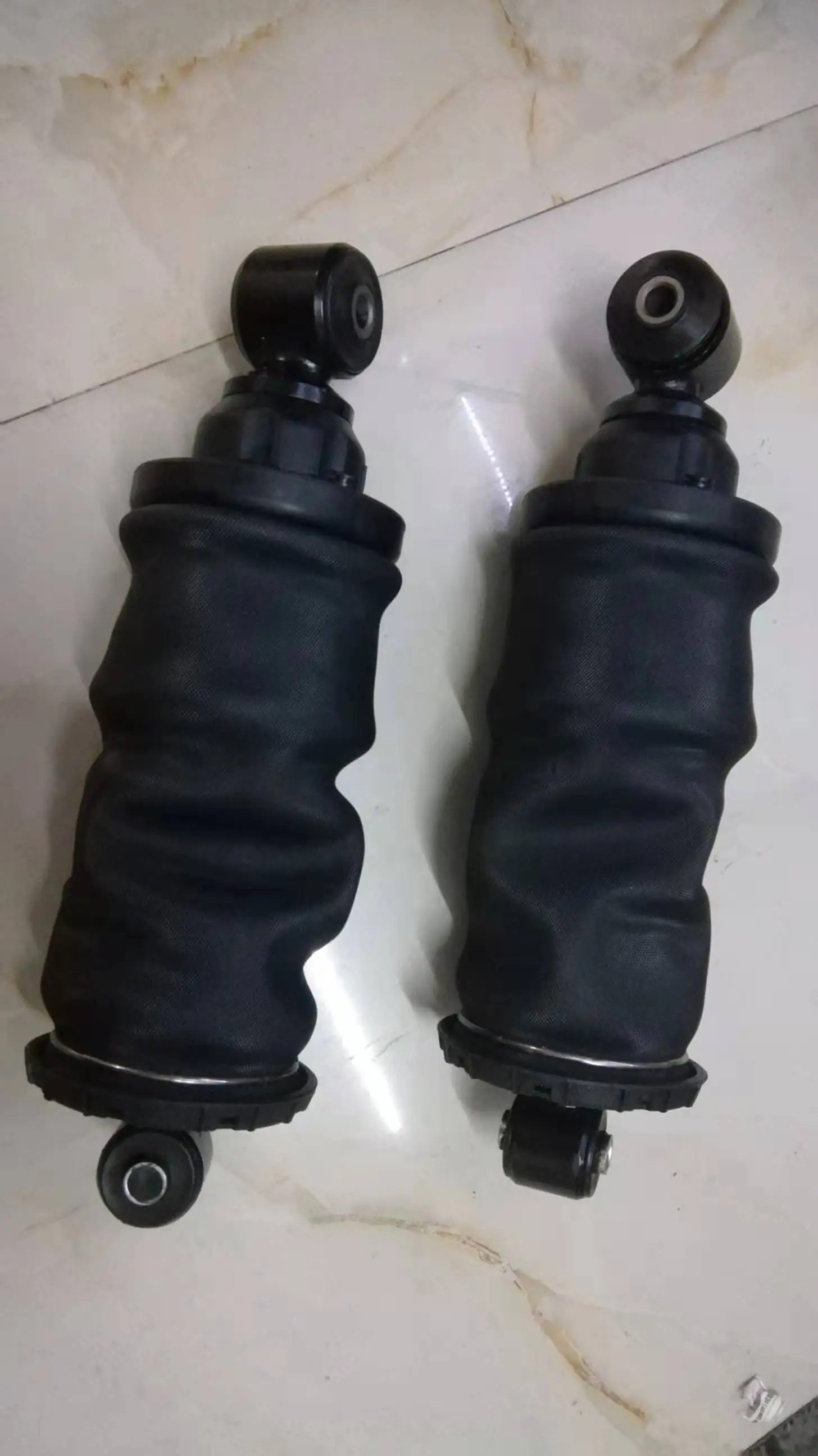 2 pieces 81 41722 6083 81 41722 6084 Man Truck Parts Rear AIR SHOCK ABSORBER AIR BAG RUBBER SPRING SUSPENSION PART