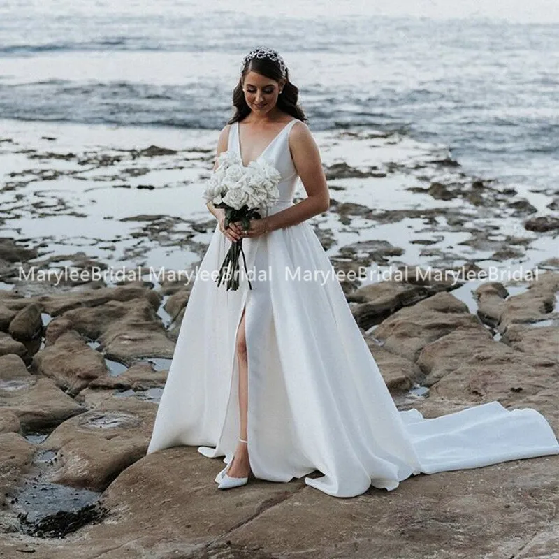 Plunging V-neck Beach Wedding Dress With Pocket Backless Satin High Slit Plus Size White Bridal Dresses for Women Summer Wedding