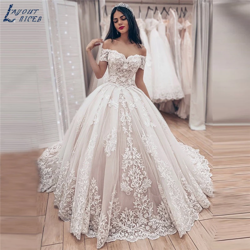 Layout Niceb Prinzessin Ballkleid Brautkleider Frauen Vestido Noiva von der Schulter Robe de Mariee Spitze Applikationen Braut rücken frei Prinzessin-Ball-Kleid Hochzeitskleid für Frauen Vestido Noiva über die Schulter