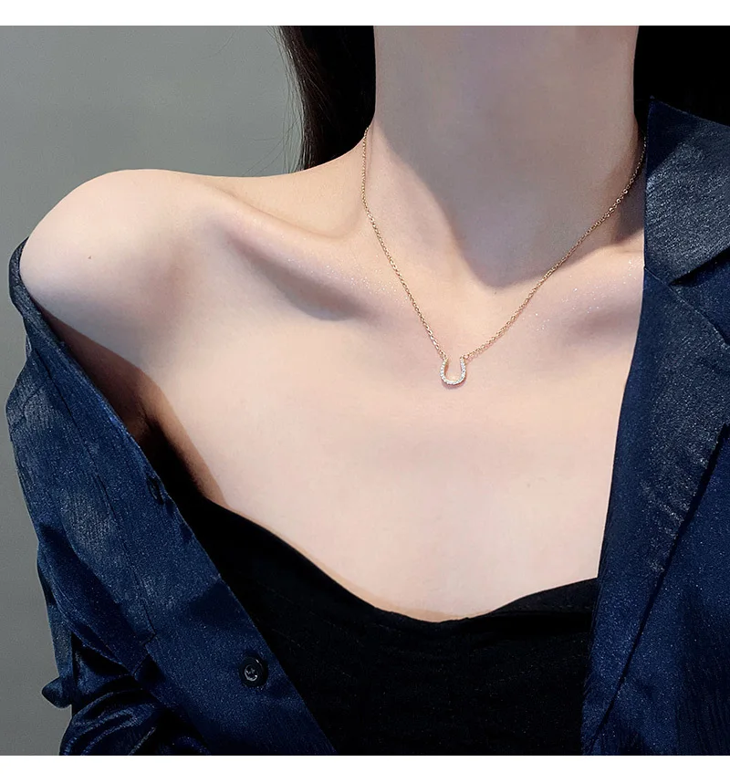 New Horseshoe Pendant Necklace Elegant U-shaped Charm Collar Punk Fine Clavicle Chain Fashion Jewelry Accessories