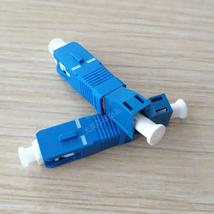 قارنة الألياف البصرية SC ذكر-LC أنثى SC إلى قلم الضوء الأحمر بشفة SC رأس تحويل خاص