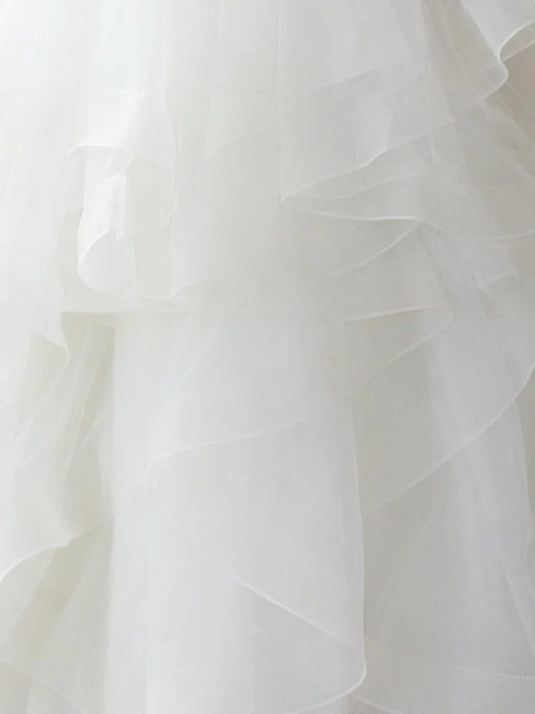 Luxe Kant Applicaties Tulle Tiered Hof Train Bridal Baljurk Elegant Illusion O-hals Cap Sleeve Trouwjurk Robe De Mariee