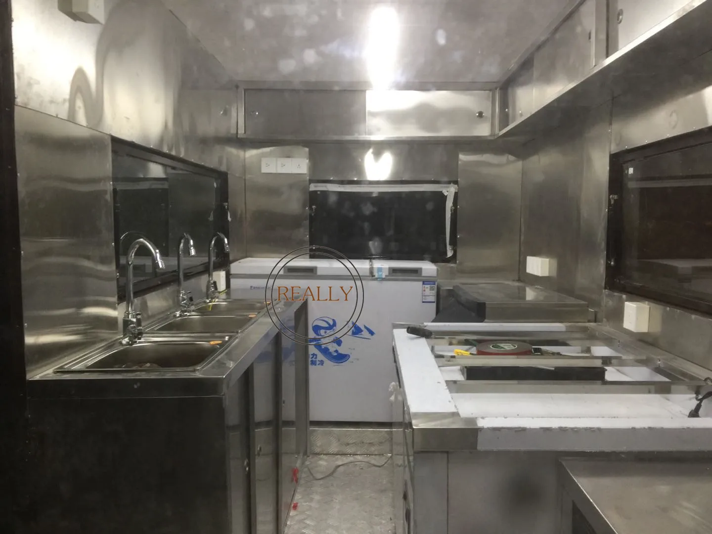 European Outdoor Lebensmittel Lkw Mobile Küche Länge Getränke Straße Catering Anhänger Kaffee Bar Blase Tee Heißer Hund Lebensmittel Lebensmittel Warenkorb