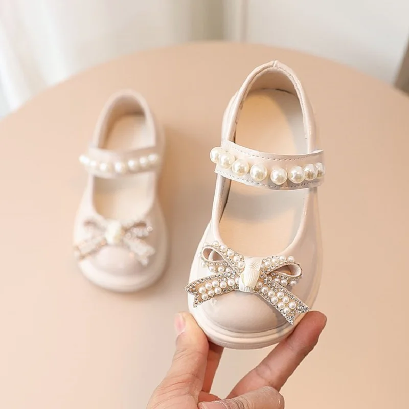 Zapatos de princesa de cuero PU con lazo de perlas para niñas, zapatos de mariposa para bebés, moda para niños