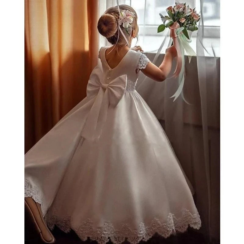 

2021 Wedding Flower Girls' Dresses with Bow Lace Applique Long Floor Princess Party Formal Gowns Short Sleeves Communion Wears