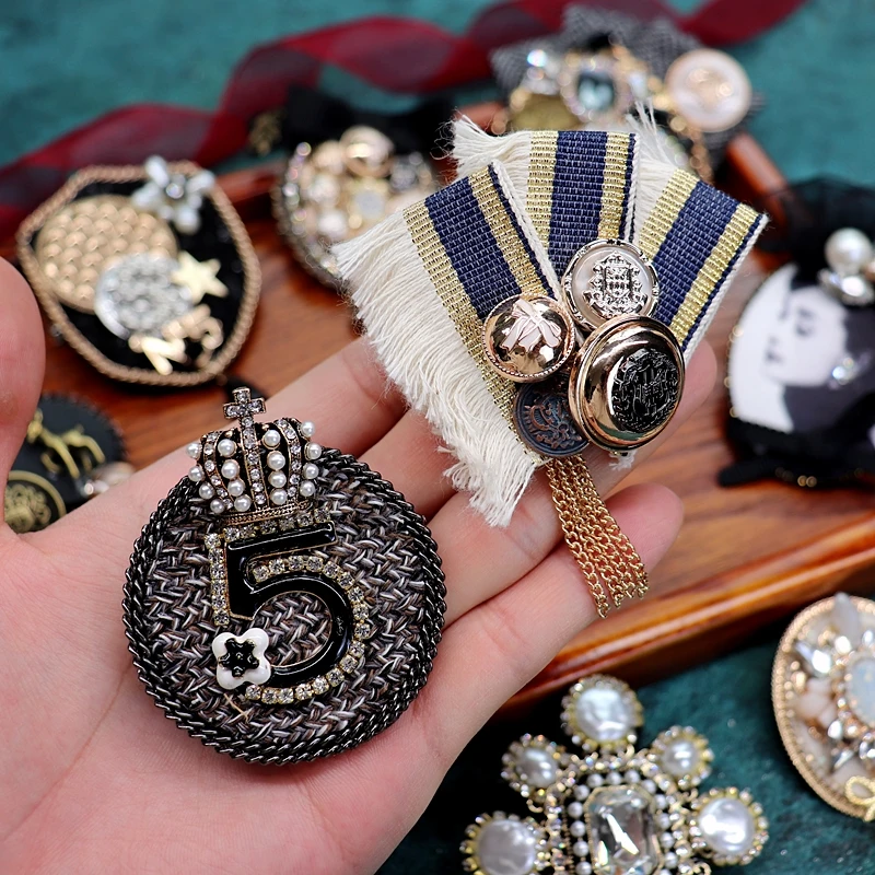 Retro British fabric badge Brooch Baroque court tassel Brooches fragrance Woman coat accessories