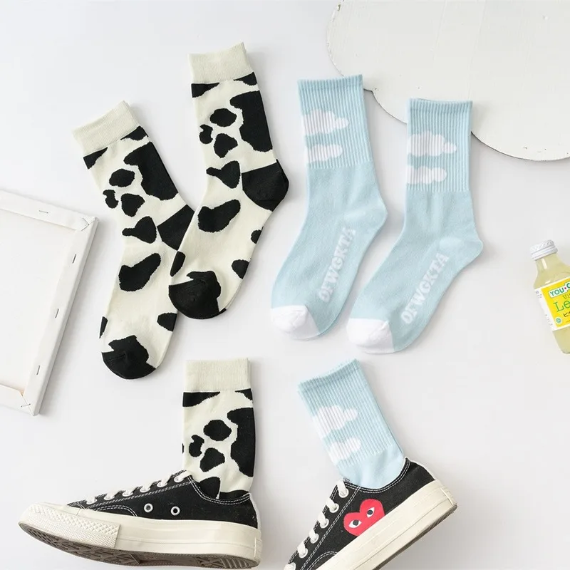 A pair of girl blue sky white cloud tube socks milk Harajuku style street skateboard tube men's casual trendy socks crew socks