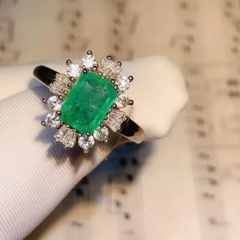 Natural Emerald Ring 925 Silver Ladies Ring Luxurious Atmosphere Dignified and Elegant 6*8mm Big Size