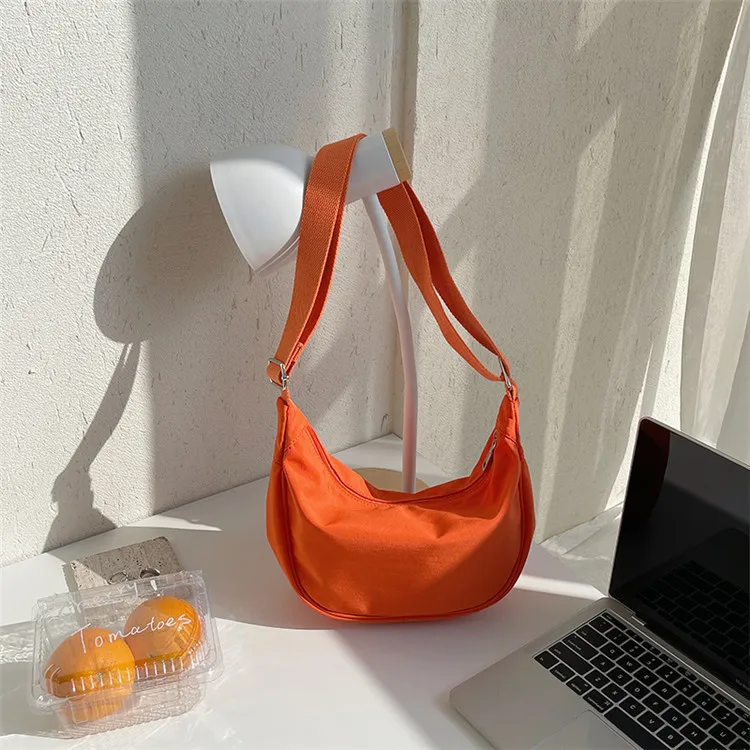

Women's bag 2021 Korean spring new large capacity dumpling bag casual one shoulder nylon messenger bag trend