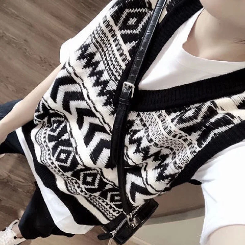 V Neck Pullover Vest  Women Loose Sleeveless Knitted Sweater Fashion Casual Jumper Spring  Autumn 2021