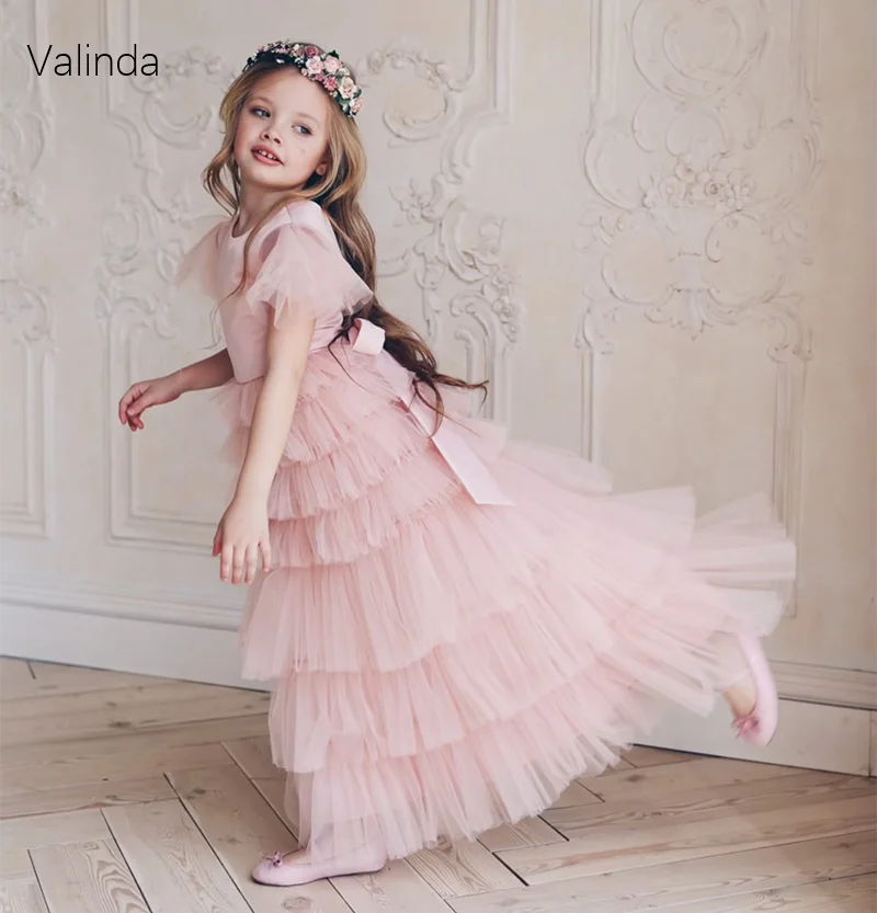 Abito da ragazza a righe a trapezio