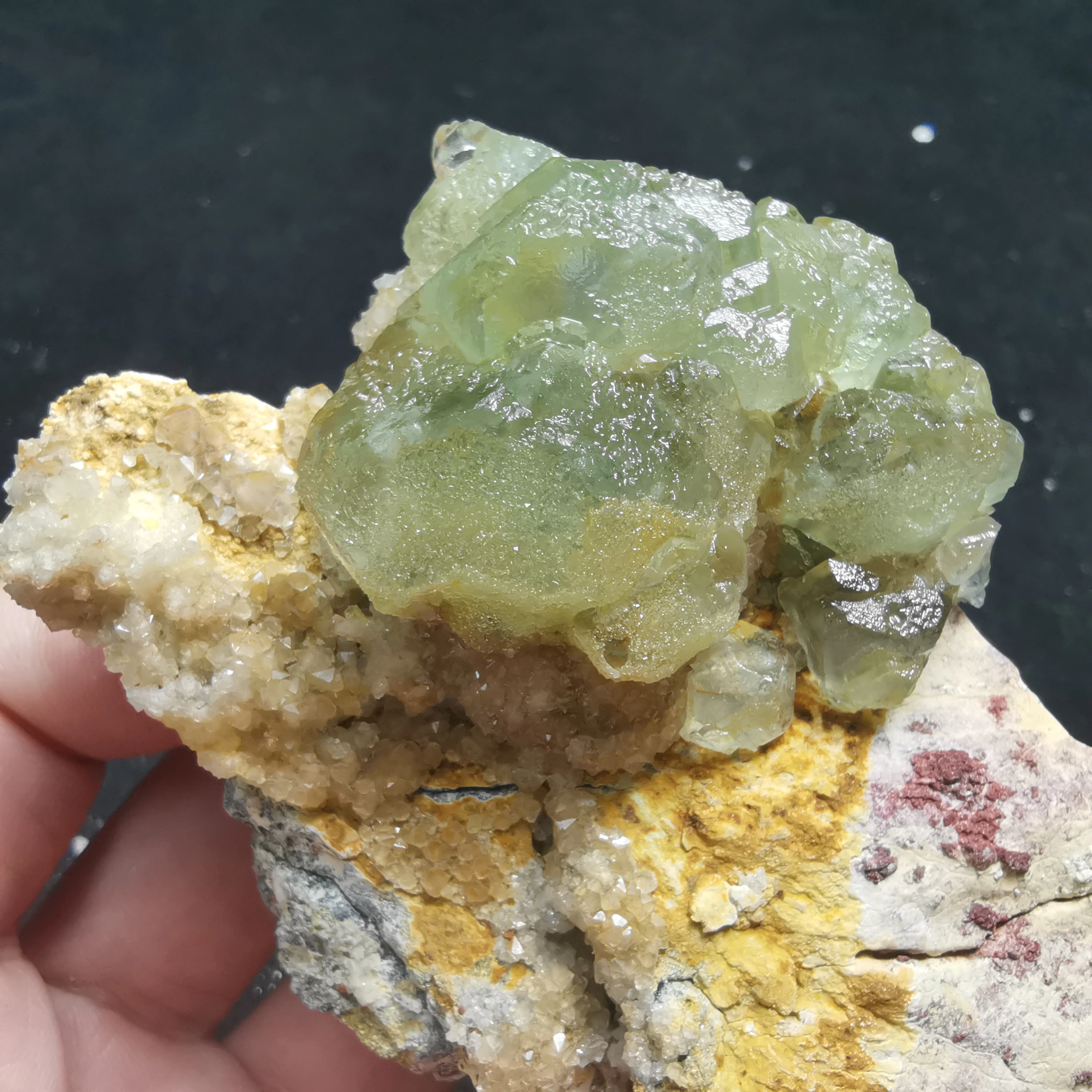 

143.8gNatural rare green fluorite cluster mineral specimen stone and CRYSTAL HEALING CRYSTAL QUARTZ GEM home decoration