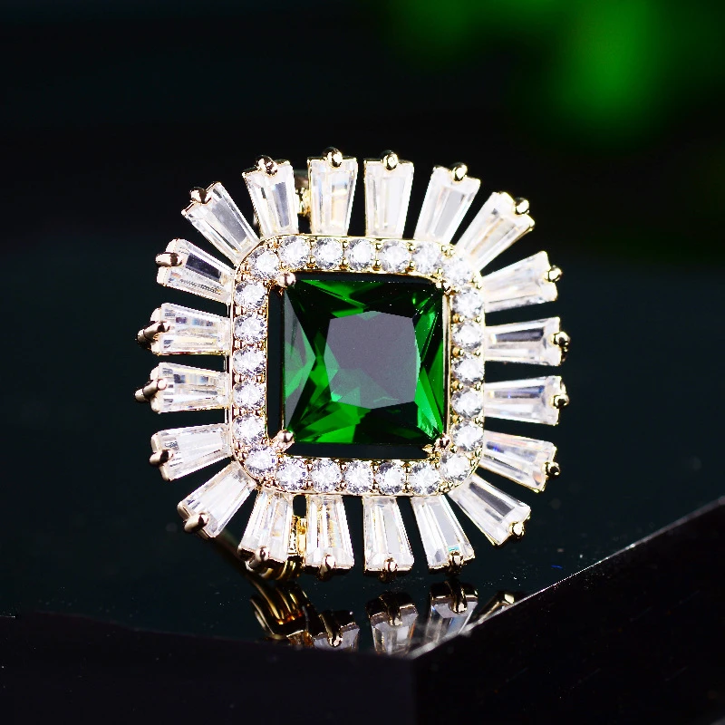 

Vintage Imitation Emerald Square Zircon Brooches Women Men Elegant Temperament Geometry Brooch Clothing Accessories Small Pin