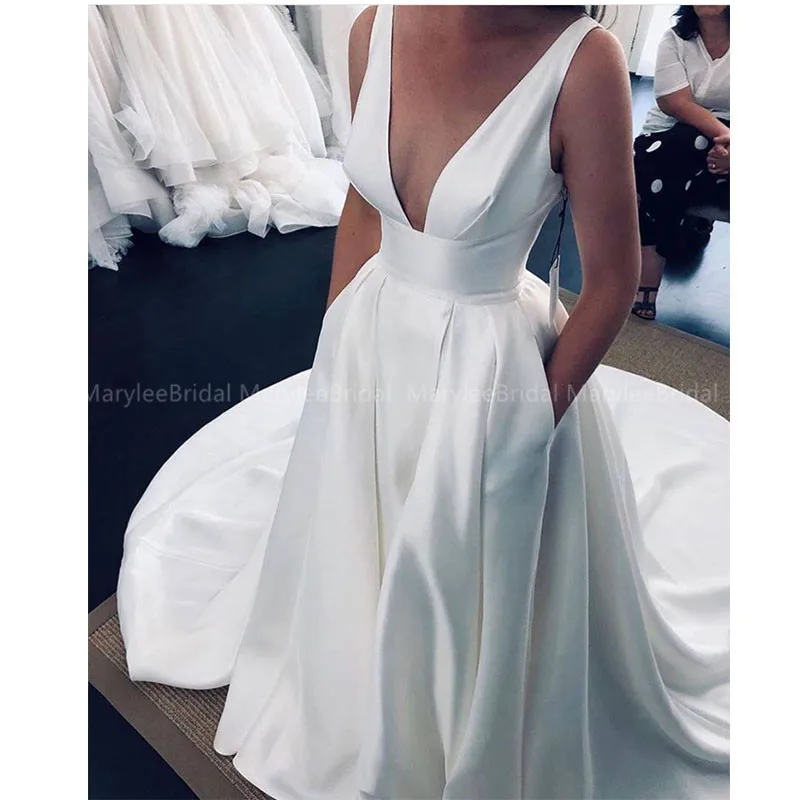 Plunging V-neck Beach Wedding Dress With Pocket Backless Satin High Slit Plus Size White Bridal Dresses for Women Summer Wedding