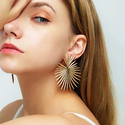 Hiphop Big Fan-shaped Leaf Heart Pendant Earring for Women Punk Statement Metal Geometric Sea Urchin Spines Shape Party Jewelry