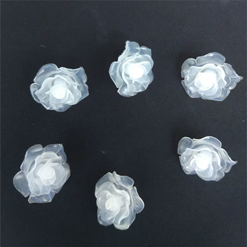 Kwiat róży DIY girlanda LED akcesoria 2.8cm plastikowe kwiaty dekoracyjne na girlandy świetlne 50/100 sztuk w torbie dekoracje ślubne
