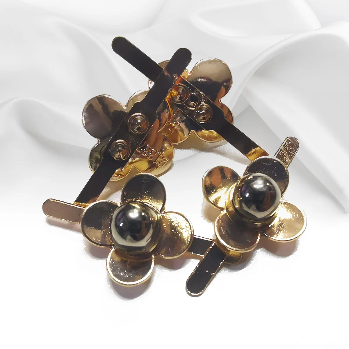 2pcs Metal Plum Blossom Shape Pearl Buckle Fashion Bag Clip Buckle Hardware for Leather Craft Bag Handbag Shoe DIY Accessories