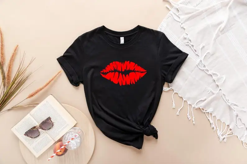 

Chicken Lips Red Lips Kiss Valentines day Gift for Lips Kiss Cute valentine Tshirt Fashion Casual Cotton Round Neck Female y2k