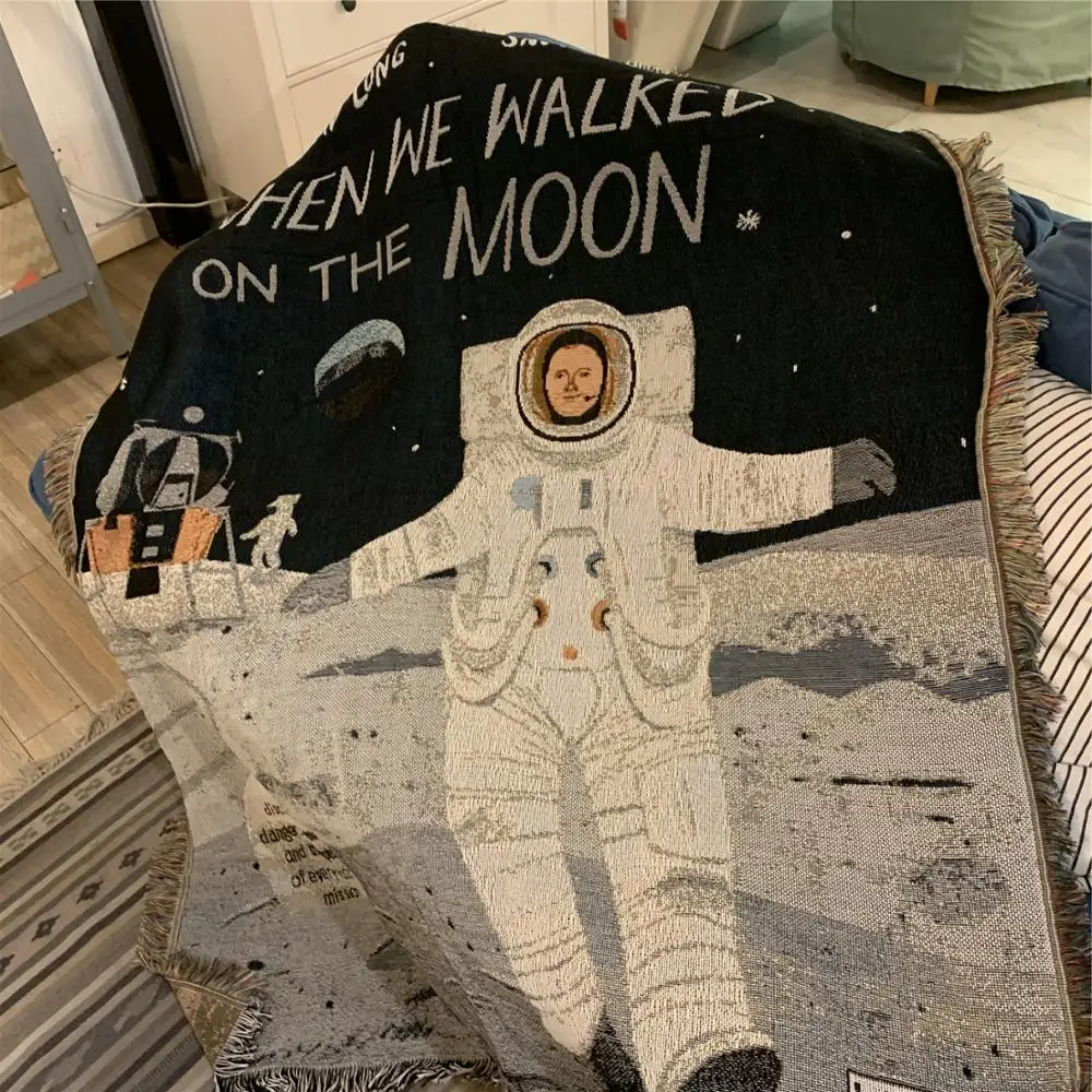 Astronauts stroll creative decorative sofa blanket cover living room decoration knitting nap blanket Wall tapestry Home Decor