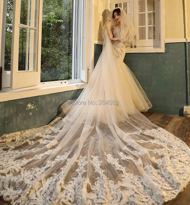 

New Arrive Romantic Lace Wedding Veil with Crystals Stunning Long Bridal Veils with Comb AX2020