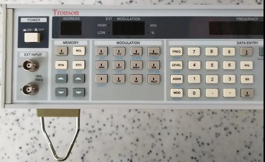 TRONSON SG-1501B FM สเตอริโอมาตรฐานสัญญาณโปรแกรม100 KHZ ถึง150 MHZ FM 126 DB Step อินพุต
