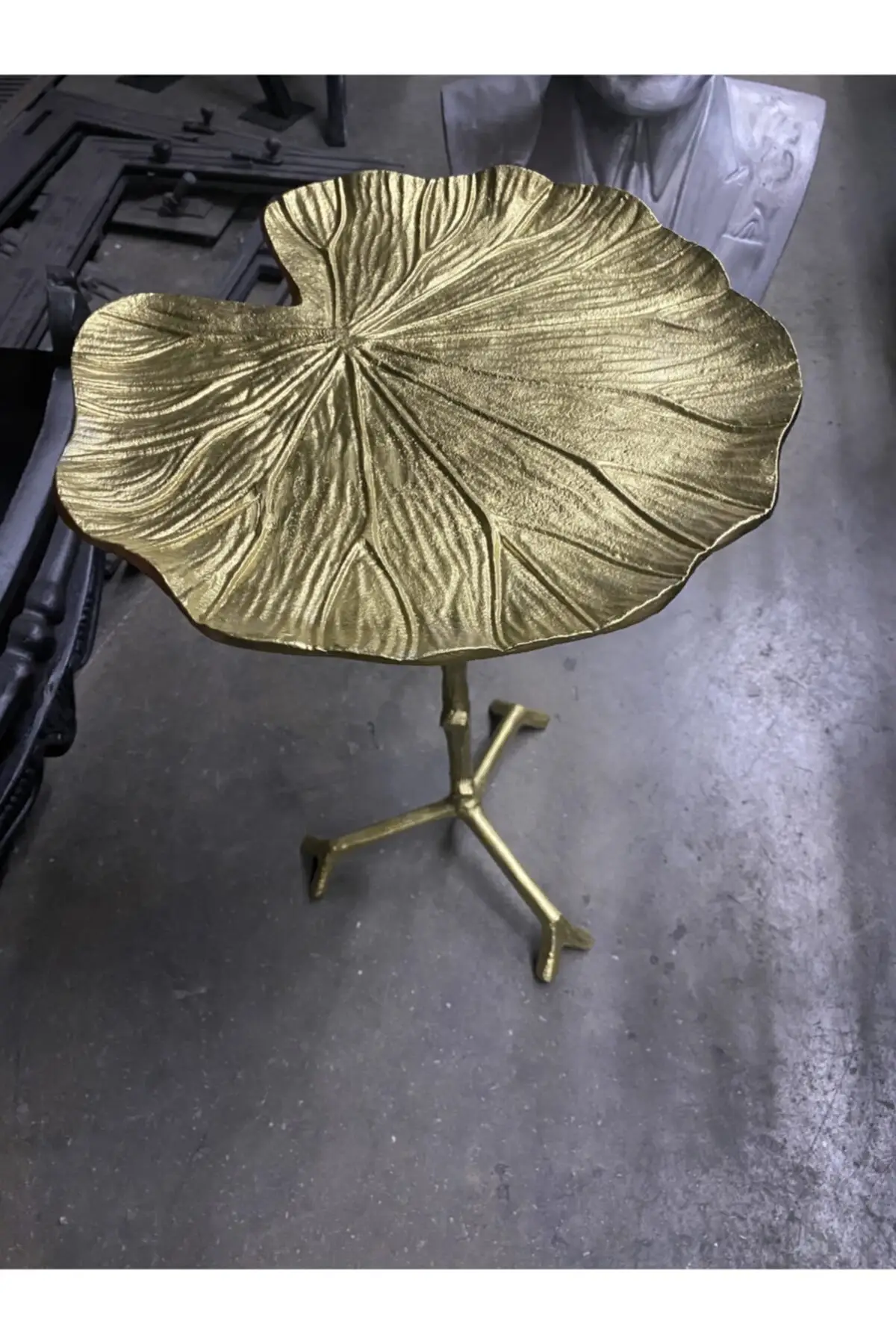 Meja Kopi Daun Pengecoran Emas