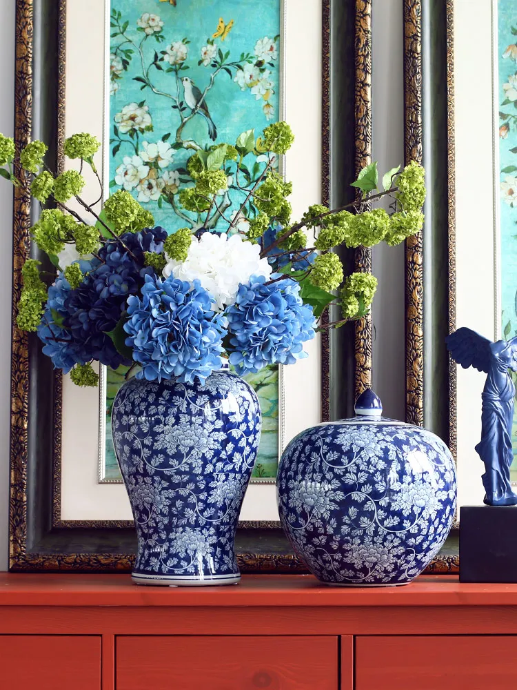 Jingdezhen ceramic temple jar Blue And White Porcelain Vase Chinese Style Ornaments Large Porcelain Ginger jar