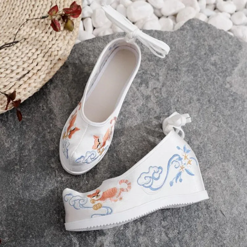 Embroidered Chinese Style Hanfu Shoes Height Increase Cotton Fabric Pumps for Female Cross-Tied Wedge Ballet Shoes Autumn Loafer