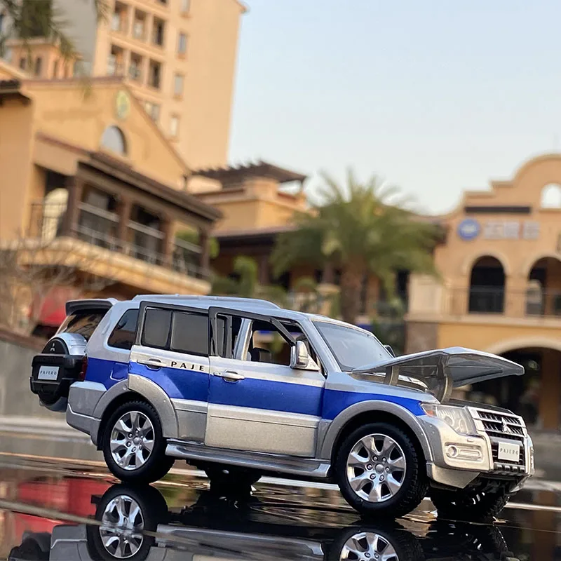 1:32 Mitsubishis PAJERO SUV modello di auto in lega diecast giocattolo in metallo veicoli fuoristrada modello di auto simulazione da collezione