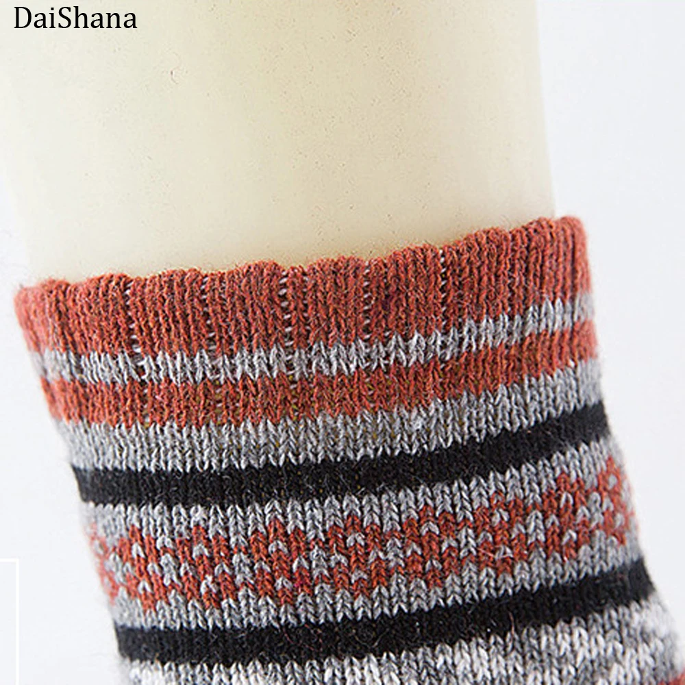 DaiShana 1 pair Casual Man Soft Thick Warm Socks Rabbit Wool Blends Warm Winter Socks Man Retro Style Colorful Breathable Socks