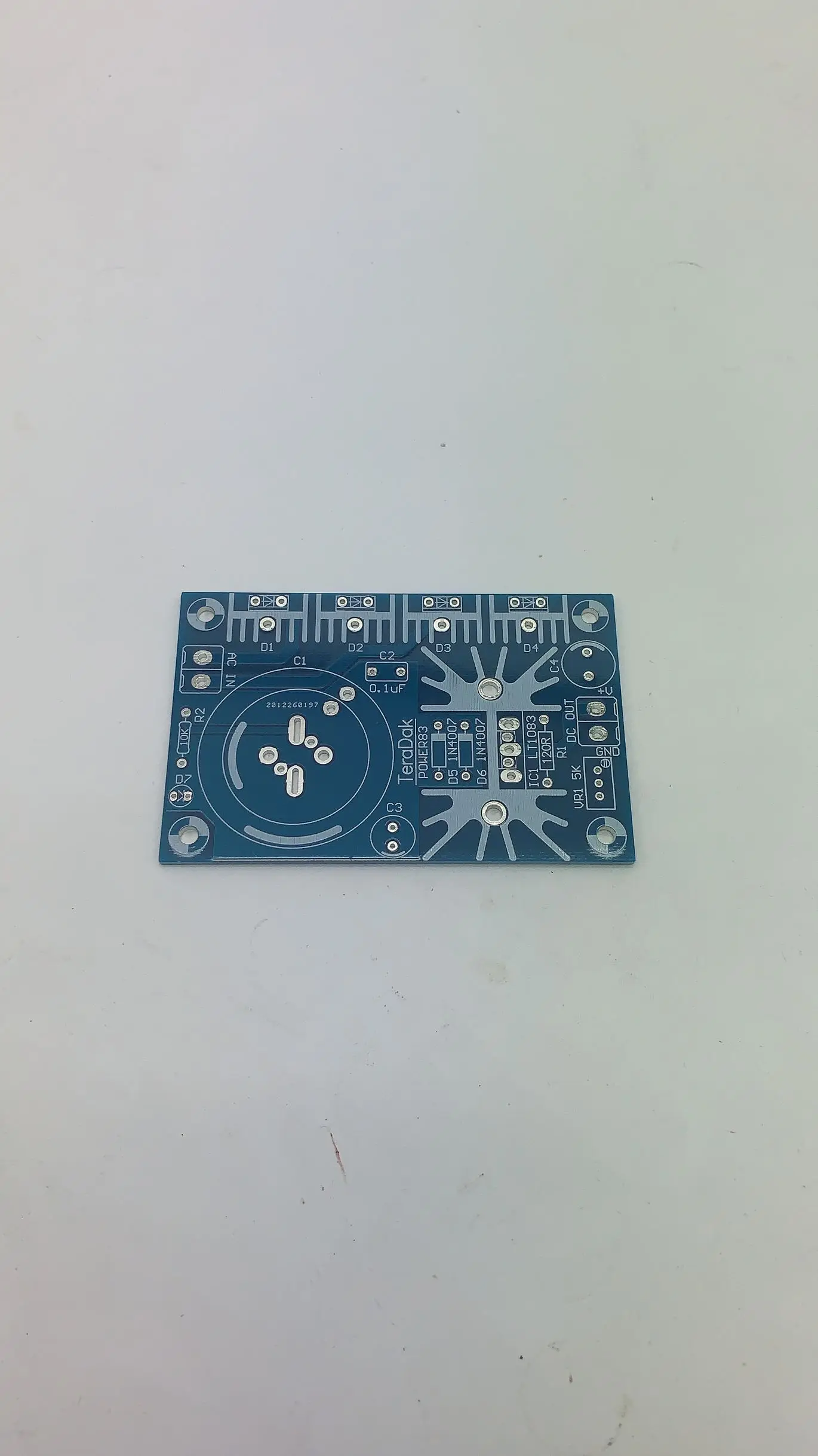 LT1083 مجموعة واحدة عالية الحالية منظم المجلس ، والحد الأقصى يمكن أن تصل إلى 7.5A مجلس الطاقة ثنائي الفينيل متعدد الكلور