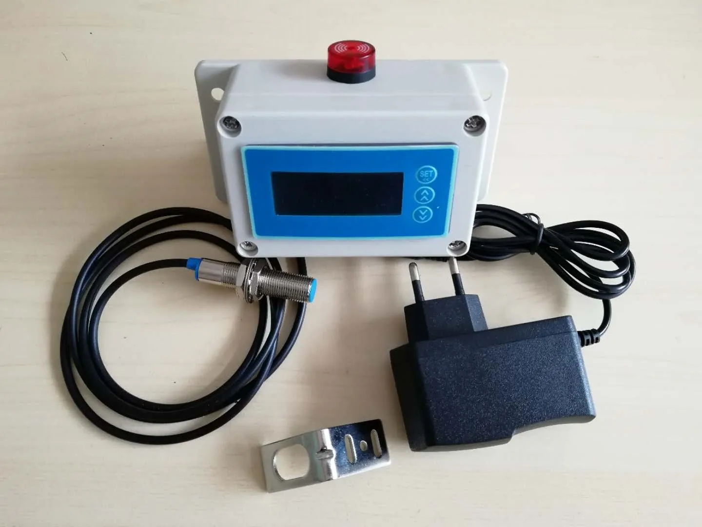 

Tachometer set/for marine/vehicle/harvester With waterproof housing, including a 12V power supply, probe, magnet, alarm,