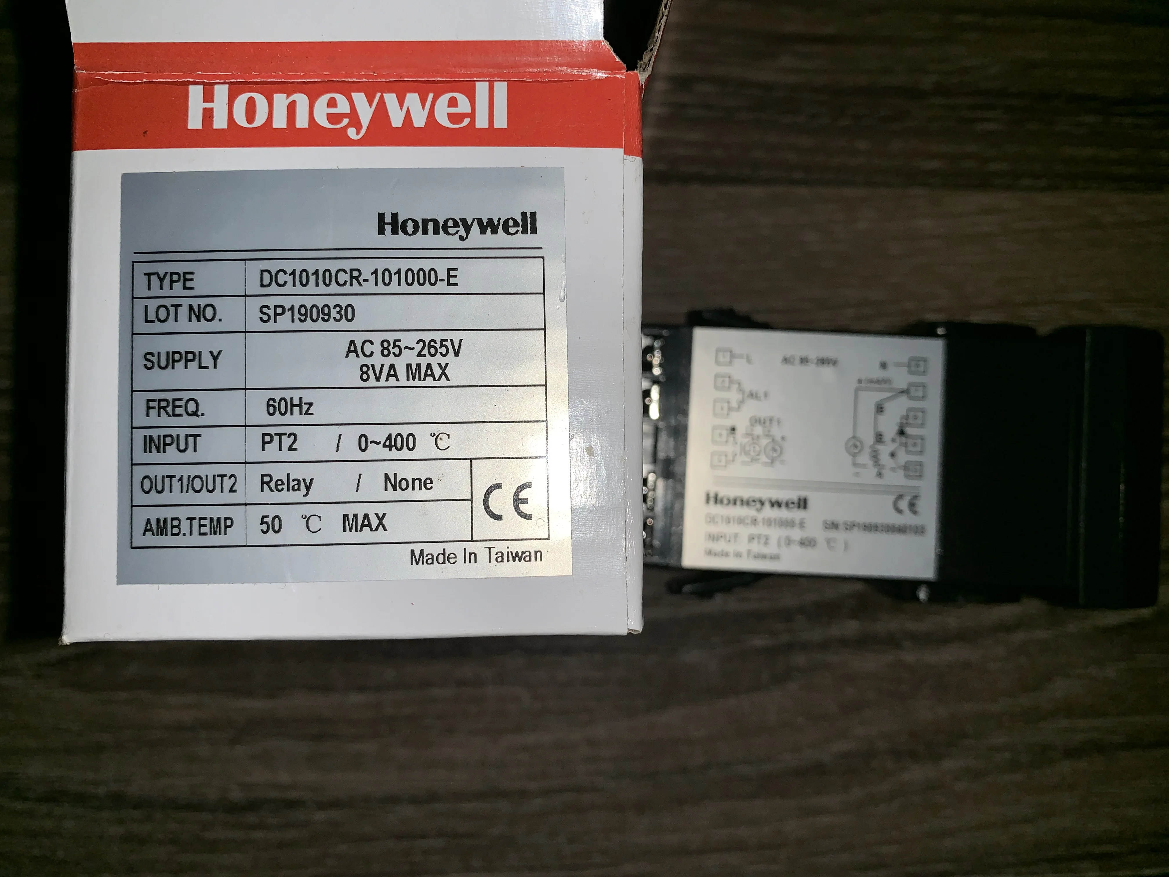 DC1010CR-102100-E  Honeywell Temperature Controller DC1010CR-101000-E