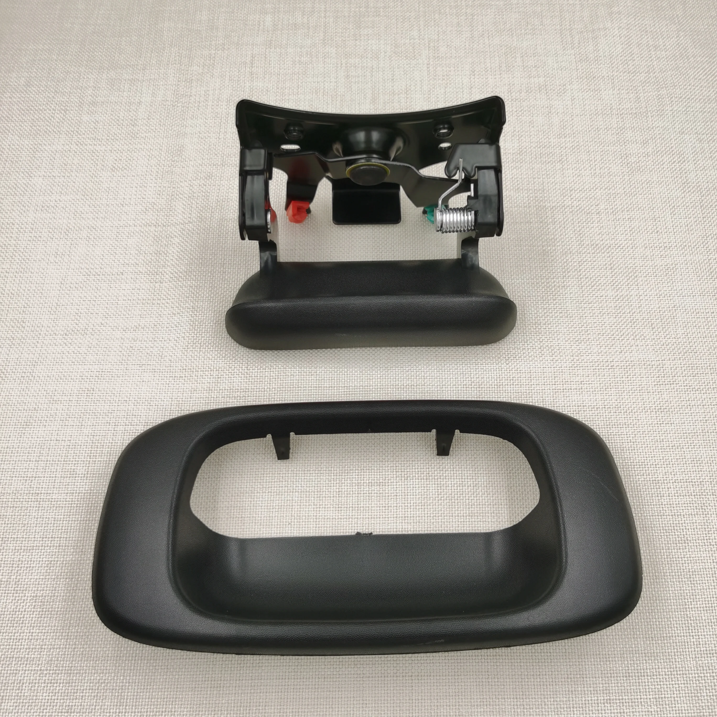 Hilon Door Handle & Bezel TailGate Liftgate Latch For GMC Sierra Chevrolet Silverado 1500 2500 3500 1999 2000 2001 2002-2007