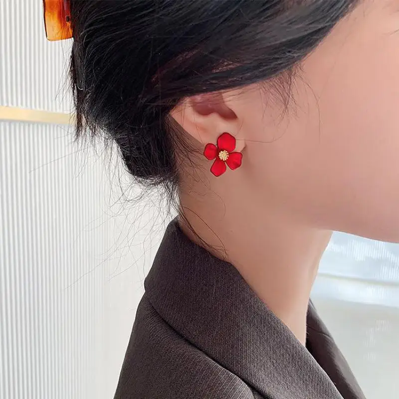 S925 Silver Needle Red Petal Earrings Net Red Temperament Cute Small Flower Earring Student Birthday Gift Oorbellen Voor Vrouwen