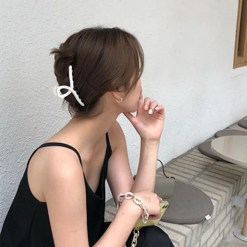 Jepit Rambut Kepiting Akrilik Besar Jepit Rambut Mandi Resin Ekor Kuda Pegangan Rambut Besar Penjepit Rambut Mode Aksesori Rambut untuk Wanita