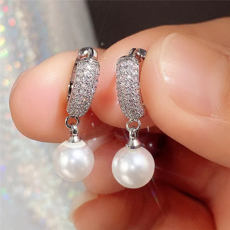 Huitan Modische Creolen mit künstlichem Perlenanhänger für Frauen, Inlay, glänzender CZ-Stein, luxuriöser Verlobungs-, Hochzeits-Trendschmuck