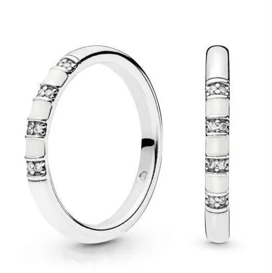 

Женское кольцо из серебра 925 пробы с белой эмалью