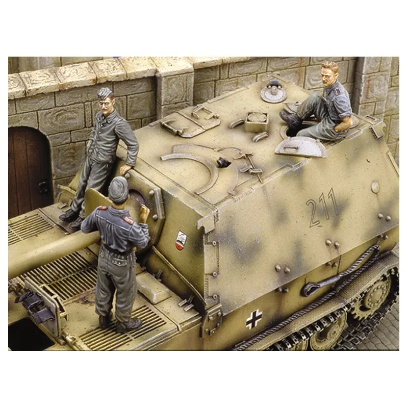 1/35 Resin Figure model kits armored crew 3 FG Unassembled and unpainted 745